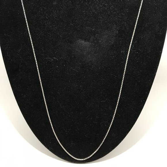 24 1/2" 1.5mm Silver Rolo Necklace - Picture 1 of 11